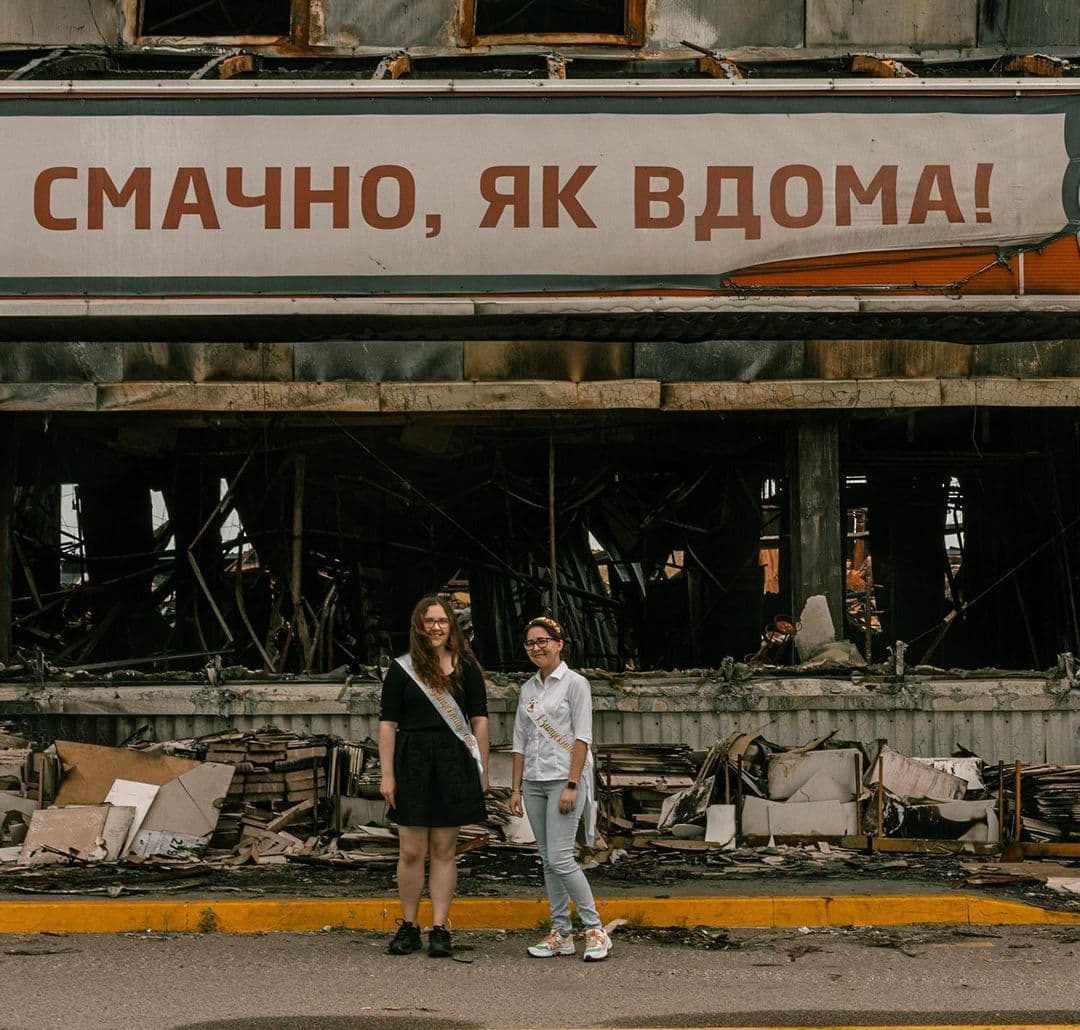 Graduation album on the ruins - in Novgorod-Seversk Chernihiv region