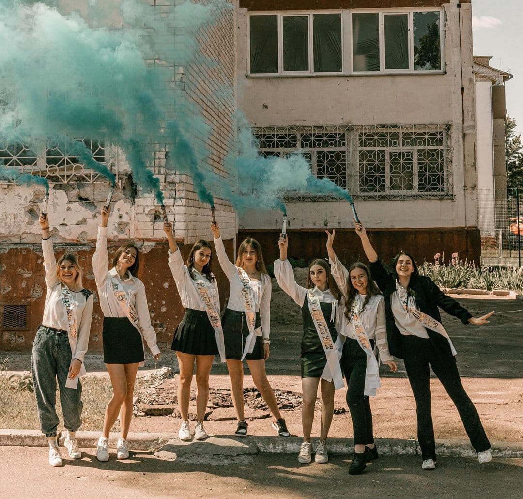 Graduation album on the ruins - in Novgorod-Seversk Chernihiv region