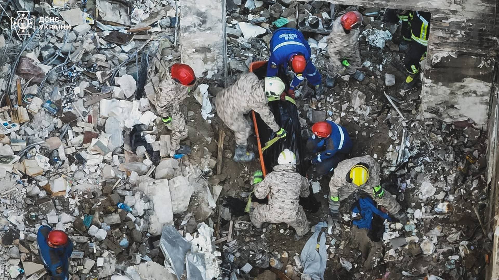 Debris removal in Solomianskyi district of Kyiv