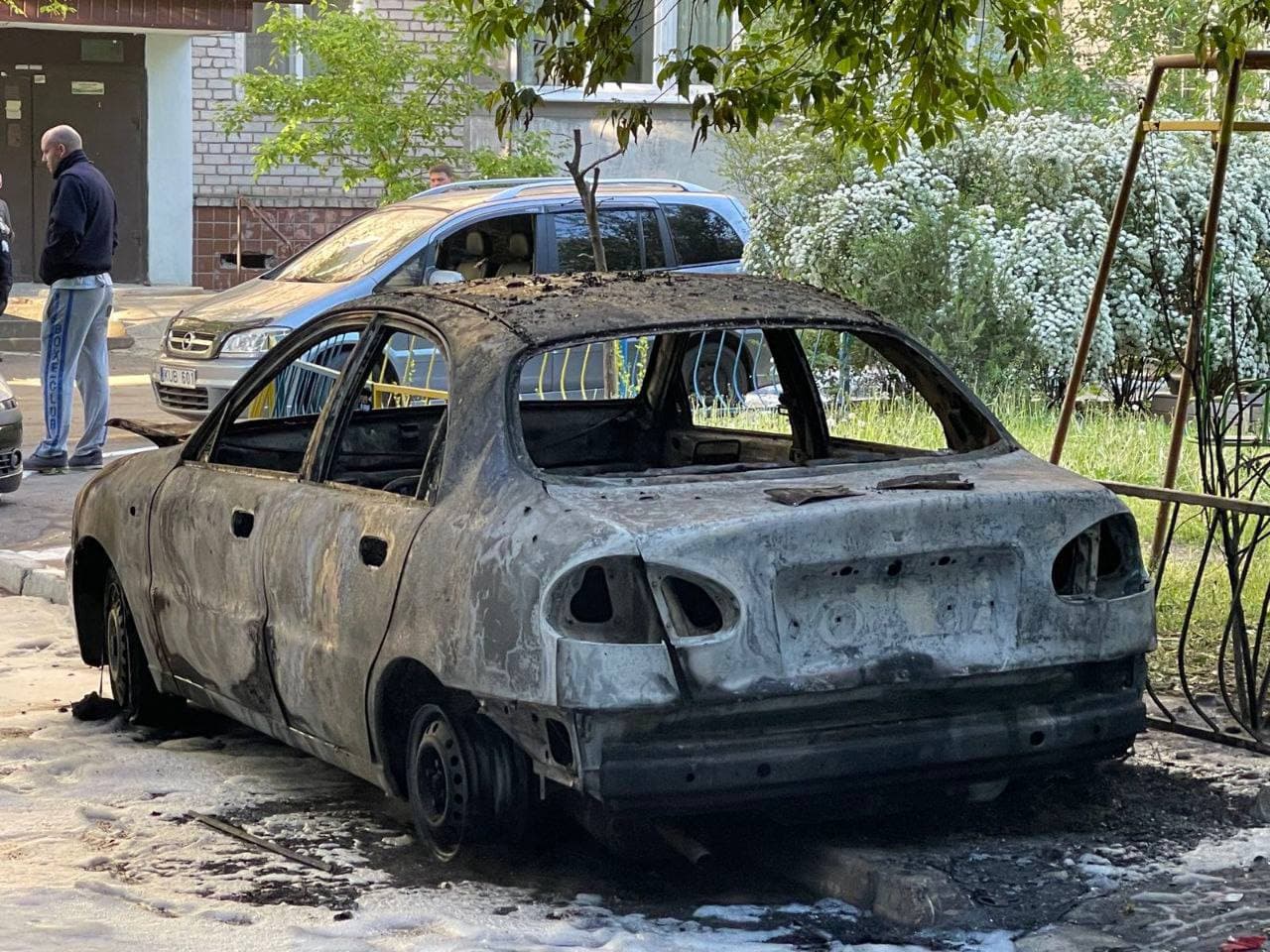 Invaders shell a residential quarter of Mykolaiv