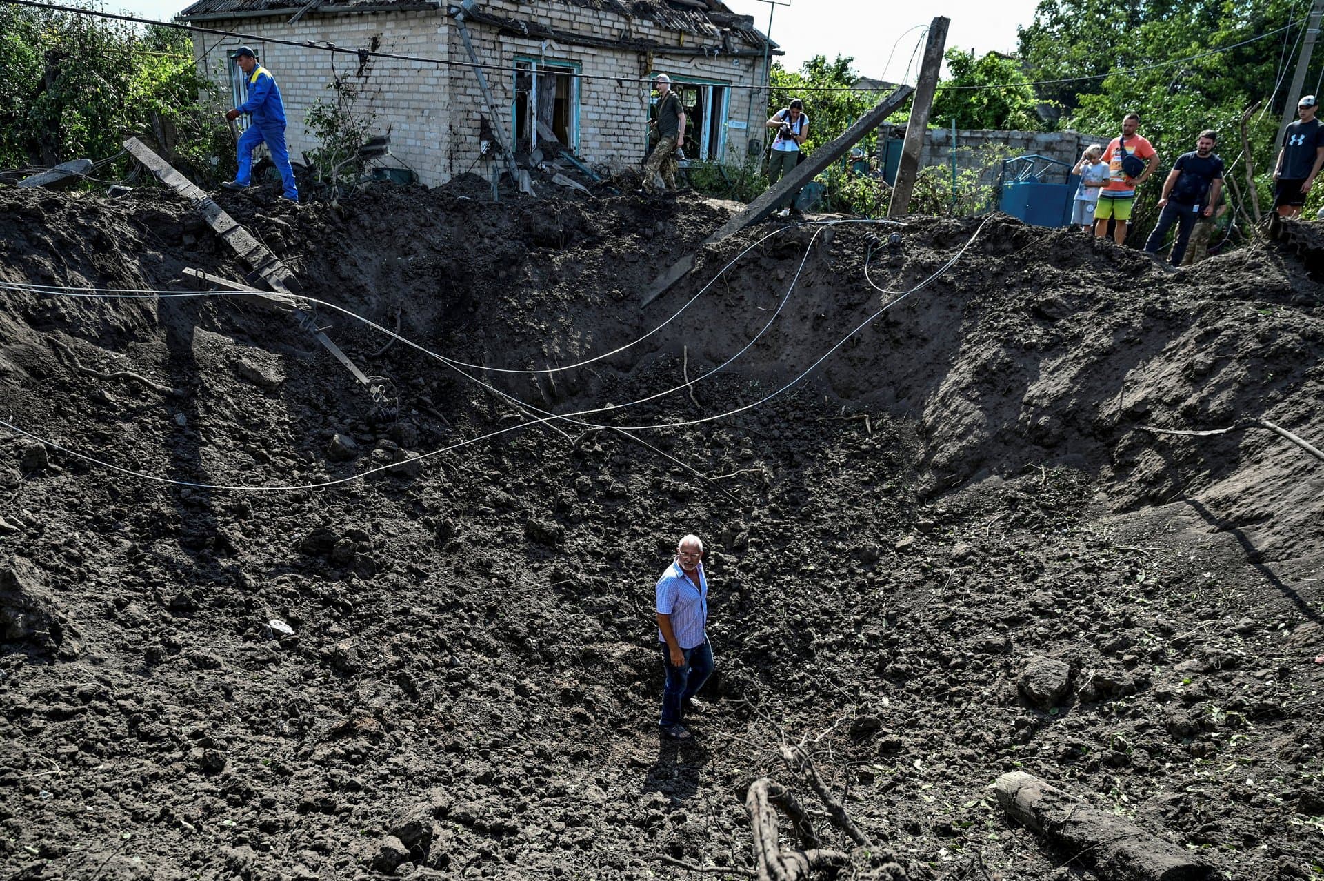 The impressive crater left by a Russian missile in Kushuhum, near the Zaporizhzhia plant